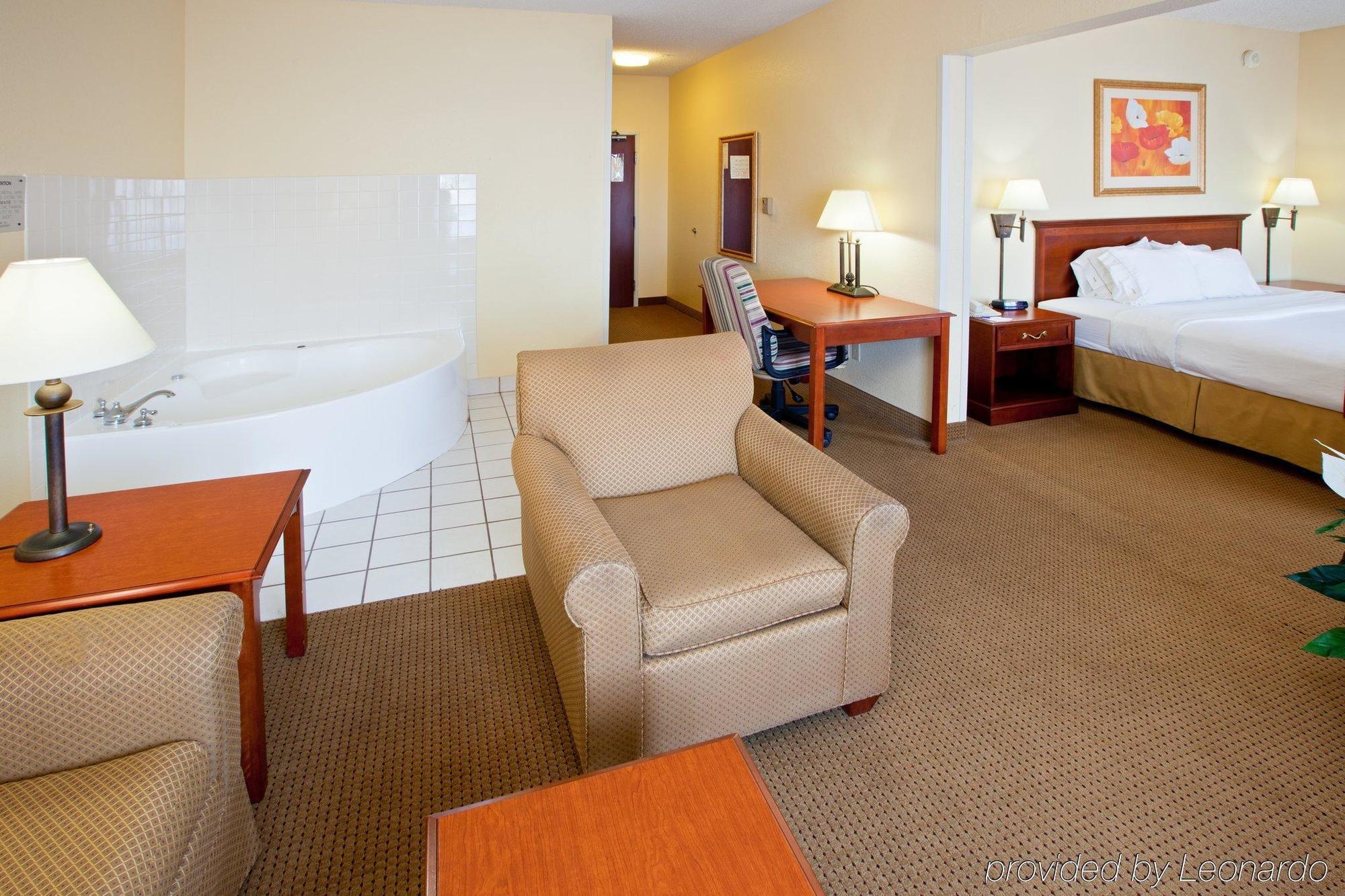 Holiday Inn Express & Suites - Muncie, An Ihg Hotel Værelse billede